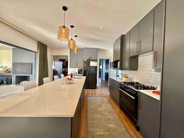 To Let 4 Bedroom Property for Rent in Sandown Western Cape